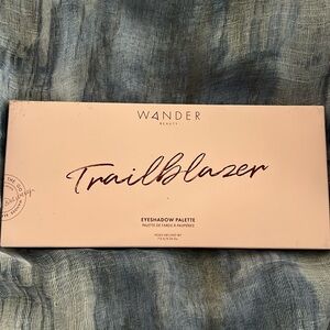 NIB Wander Beauty Trailblazer eyeshadow palette